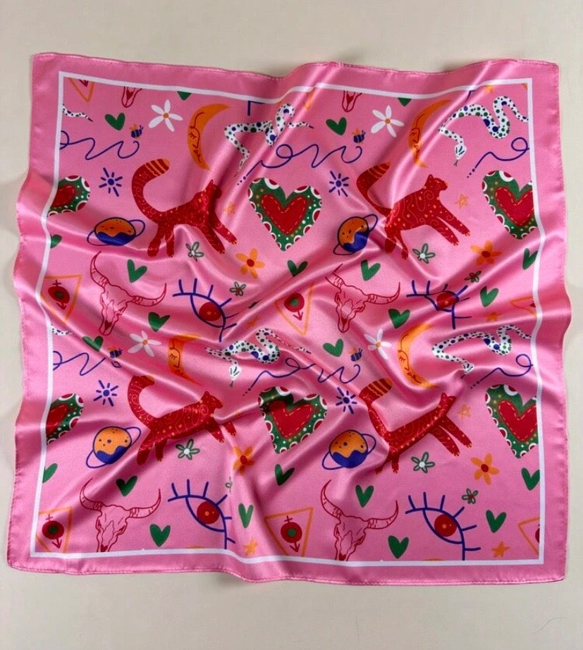 Foulard de cou en satin élégant avec imprimé œil, cœur, crâne, serpent, chat