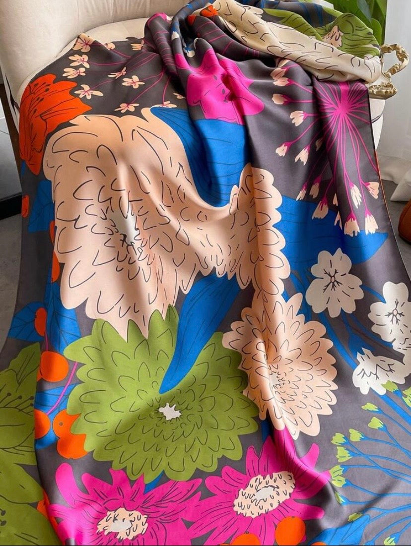 Foulard en fausse soie imprimé floral