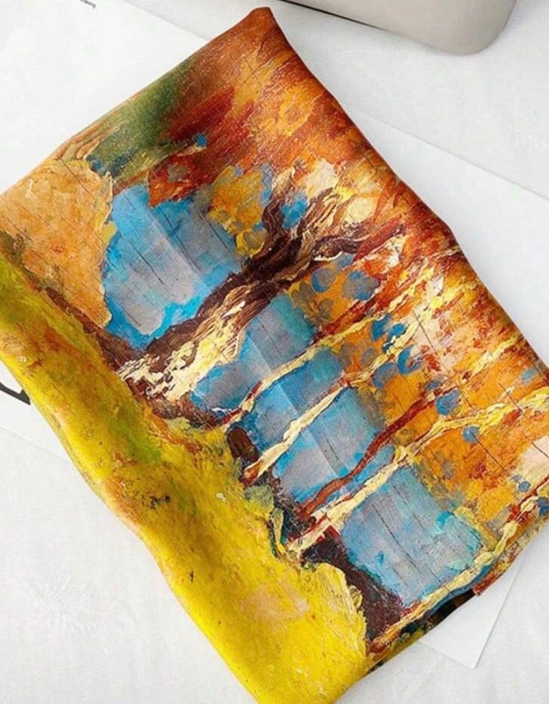 Foulard en fausse soie imprimée orange et motif de forêt