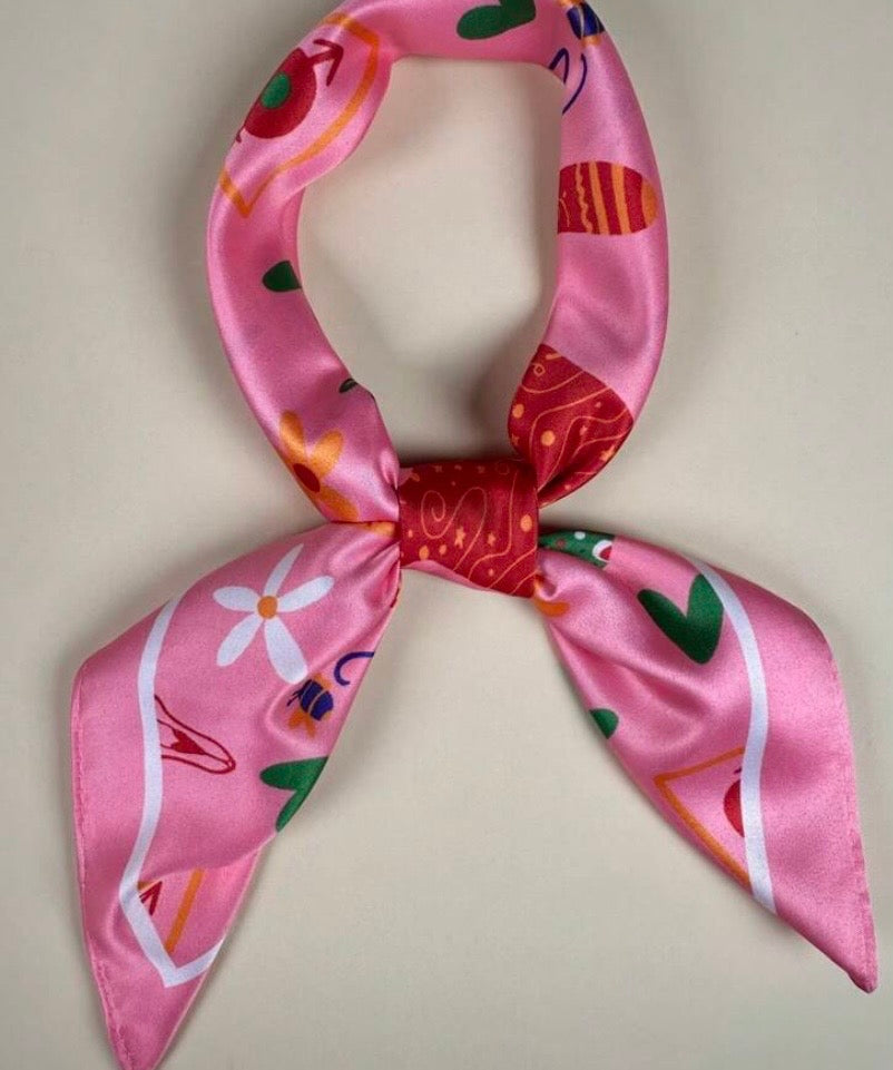 Foulard de cou en satin élégant avec imprimé œil, cœur, crâne, serpent, chat