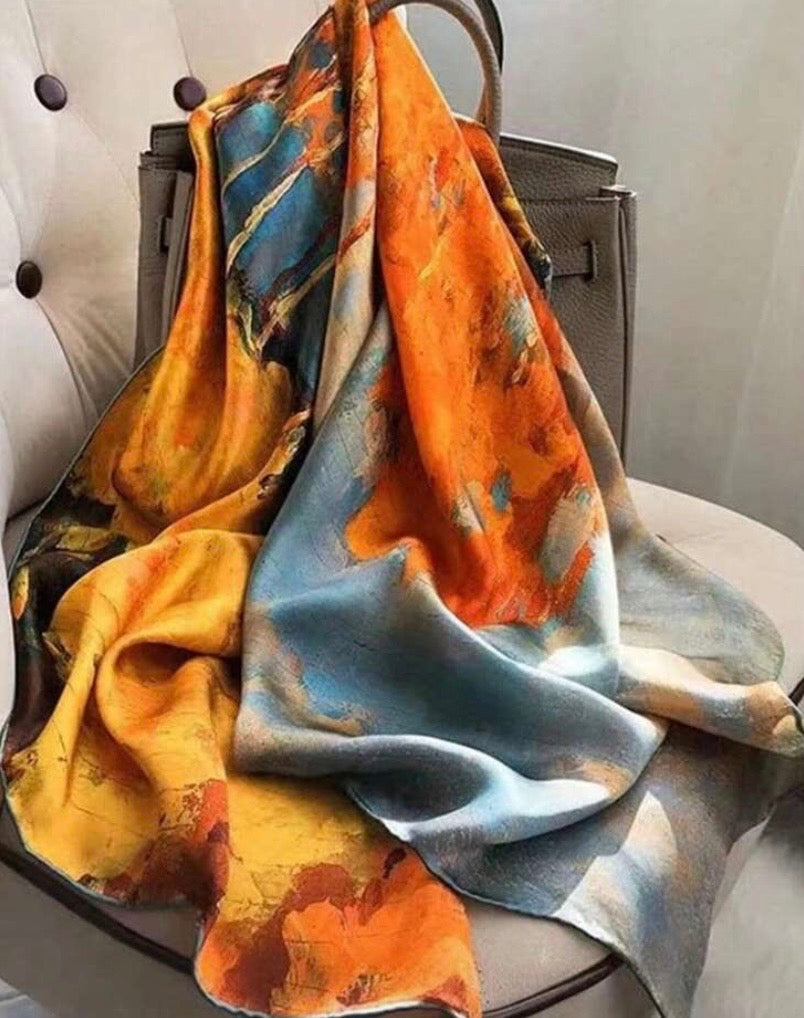 Foulard en fausse soie imprimée orange et motif de forêt